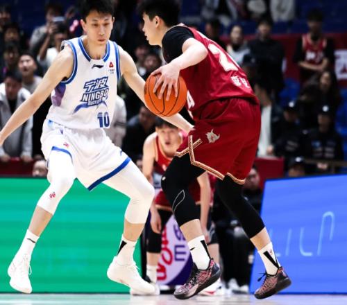 19岁菜鸟末节关键1传1三分杀死比赛，程帅澎吴前都该给他让位