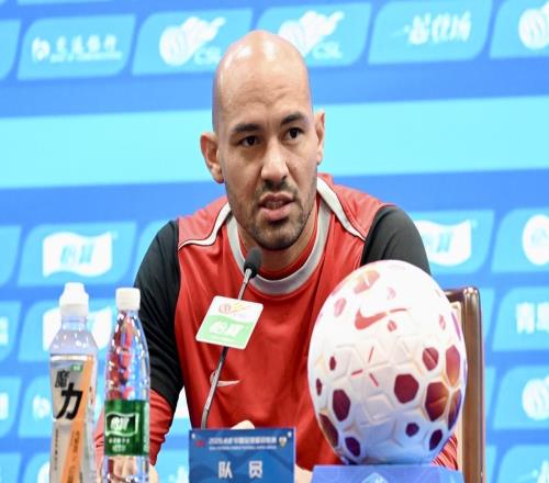 成都远征球迷数量震惊蓉城主帅阿洛伊西，中超“沪蓉大战”将创上座纪录！