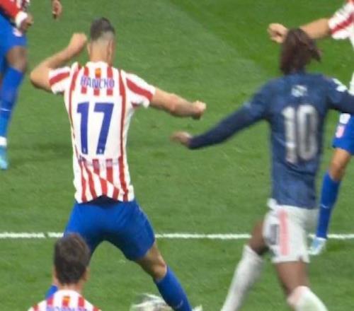 不满点球被取消，枪手名伊恩赖特发文：换主队就给点球了