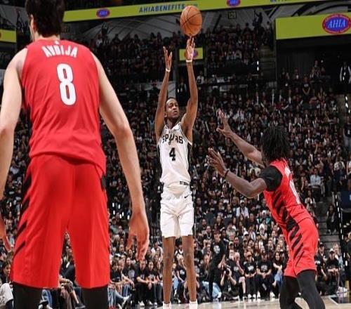 末节豪取13分！后场核心是马刺拉开分差并且强势晋级的关键人物