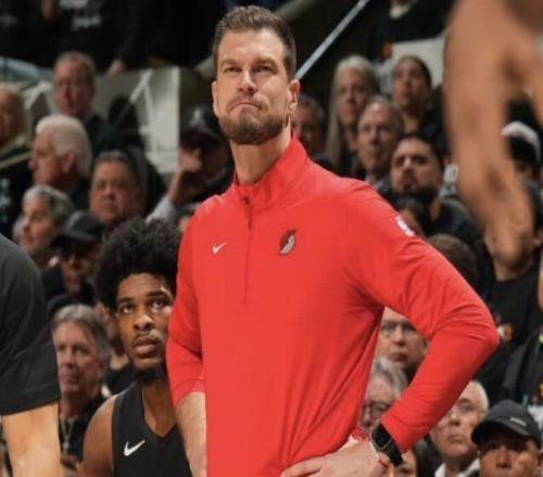 记者：开拓者预计不留任斯普利特，新老板想找底薪主帅省成本