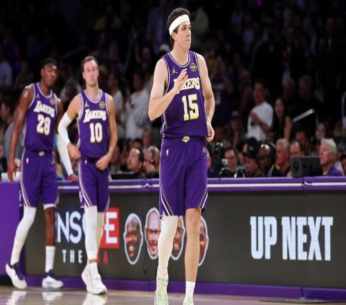 湖人领先11分半场被火箭反超4分詹姆斯8+4里夫斯复出11+6