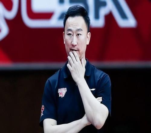 刘维伟的偏爱有多致命死保王奕博，青岛季后赛首战翻车