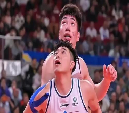 十场输八场！山东男篮从季后赛前四跌到第八，谁是元凶