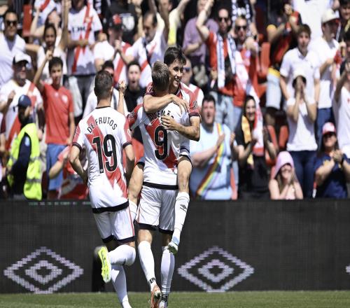 巴列卡诺主场先拔头筹，斯特拉斯堡客场防线堪忧