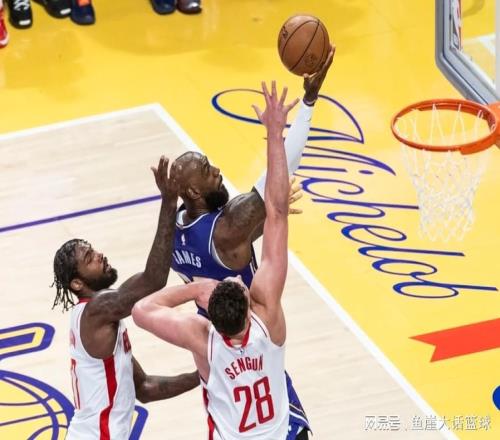 湖人两大败因出炉，詹姆斯错误明显！里夫斯有好有坏，斯玛特该批