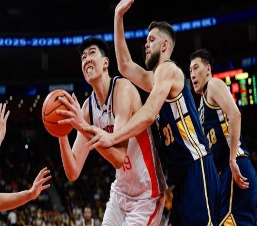 CBA季后赛太疯狂了！三大强队惨遭逆袭：广东被爆冷辽宁晋级稳了