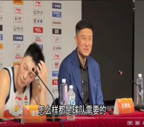 记者问，上双塔是保留的一个绝招还是临时想到的杜锋嘿嘿一笑