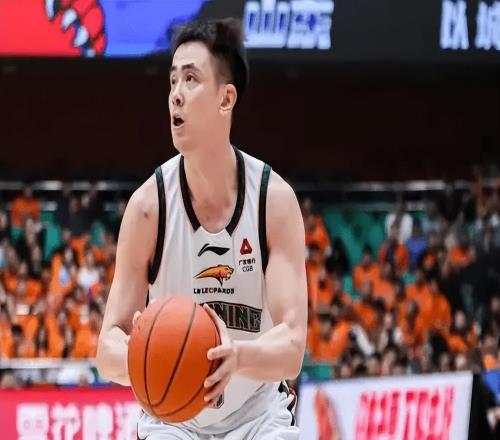 15中4！继伟低迷原因出炉！早上发烧引状态低迷，下场能调回吗
