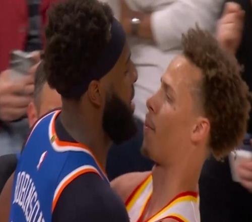 NBA官方罚单：罗宾逊丹尼尔斯冲突各罚5万和2.5万均无需禁赛