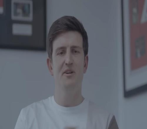 马奎尔：中卫犯一次错就会被批几个月我崇拜费迪南德和特里