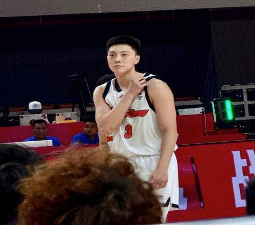 胡明轩完成救赎！从5中0到G2砍21分，媒体人：这才是广东队长