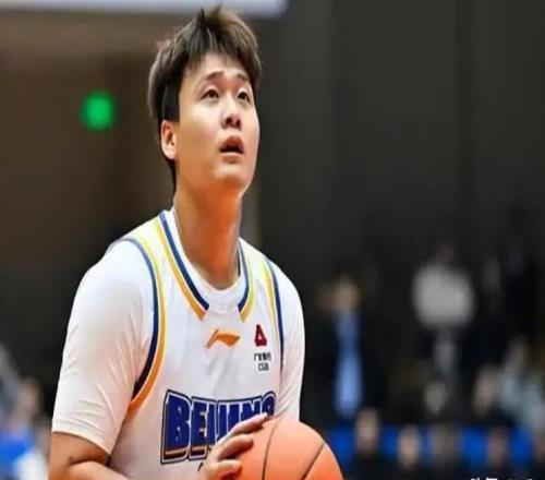 广东队双塔打爆龙狮内线，大概率晋级8强，但面对首钢毫无胜算