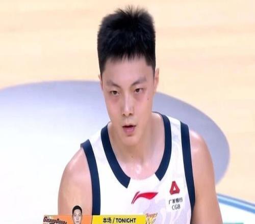 杜锋明智变阵！麦考尔首节3中0+2失误遭弃用双外援34+23统治禁区