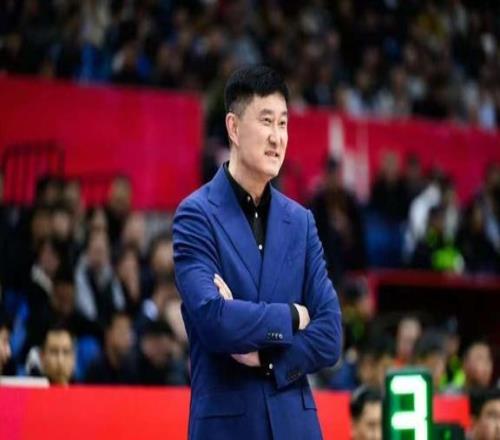 广东宏远21分大胜！杜锋拒绝输球，胡明轩爆发，萨林杰24分14篮板