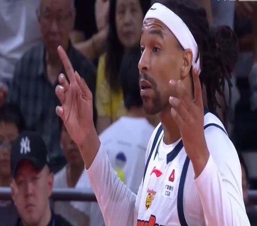 过分了！2次被李祥波打爆，还对萨林杰摊手粤迷怒斥：没职业道德