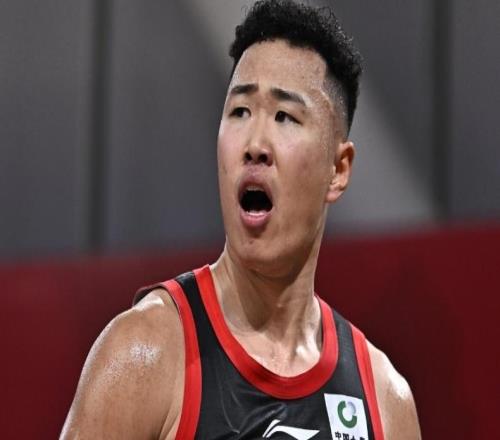 CBA官方：贺希宁首次当选常规赛MVP+入选一阵成深圳队史首人
