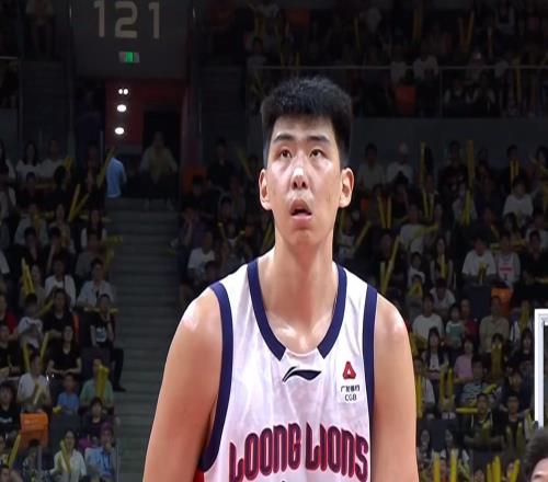 广东领先5分！徐杰胡明轩各得2分，双小外合砍27+5，徐昕7分4板