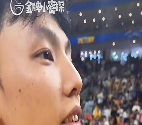 广东晋级赛后！小胡搂麦考尔，徐杰喊话赵睿，崔永熙开心调侃自己