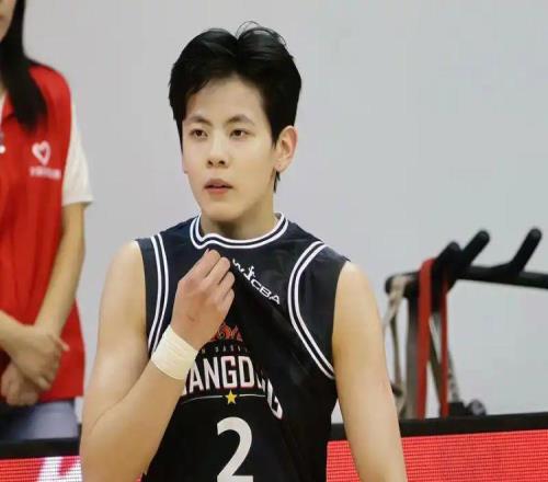 38投23中狂轰64分！女篮新一姐两战杀红眼：宫鲁鸣该重用她了