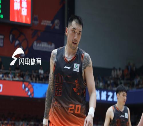山东高速男篮晋级季后赛八强，高诗岩动情表示：不想让陶汉林那么早退役