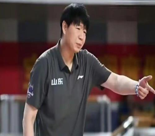 山东男篮大胜辽篮挺进八强，邱彪保住下限，掌握留任主动权