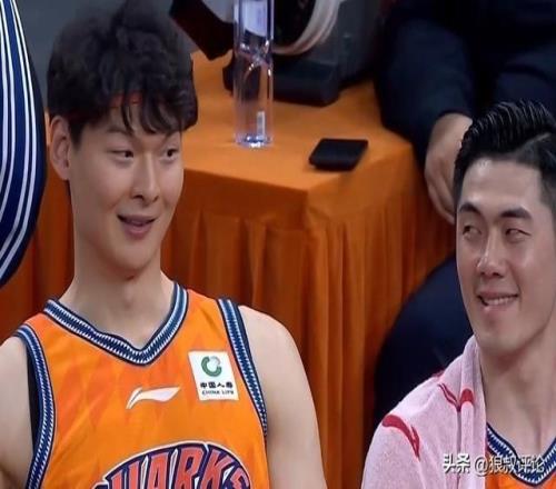 刘铮：王哲林这几年在战术上牺牲了很多我们最终目标是总冠军
