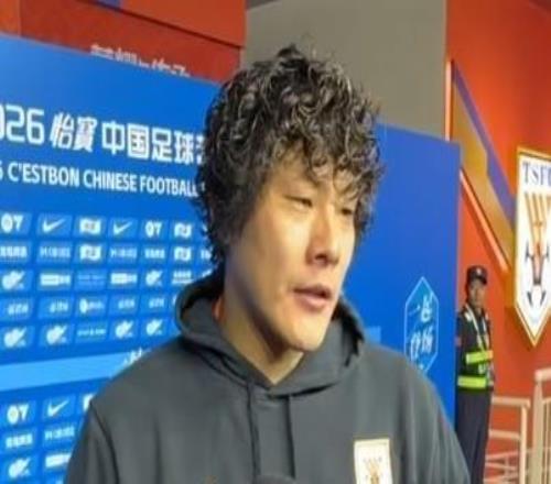 王大雷：大家说不能踢三后卫咱就改四后卫，其实效果还不错