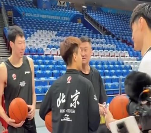 杜锋展望对北京G1！直指疲惫，谈锋线+内线劣势，会立足拼！