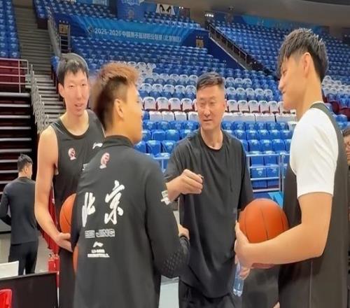 杜锋：北京投出56%三分命中率我们只有32%稍微好一点效果就不一样