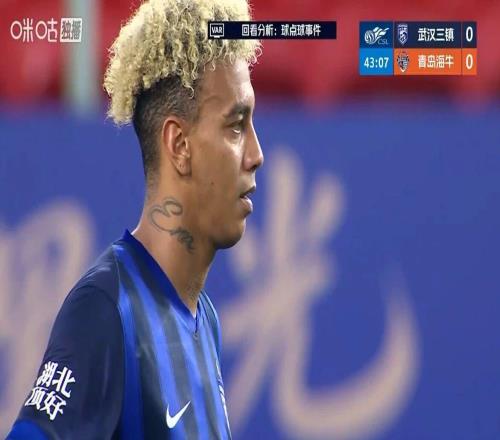中超保级大战现争议判罚：卡迪斯禁区手球，VAR介入后未判点球