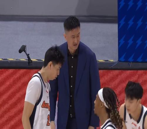 未来至少5年无冠！广东队狂用杜润旺，杜锋为张皓嘉弃用内线双塔