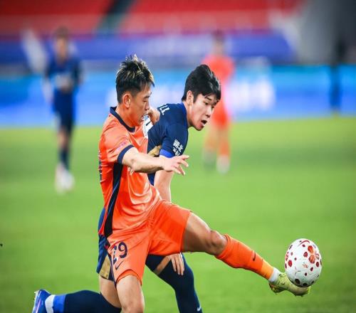 火力全开！青岛海牛31武汉豪取四连胜，三场轰10球，远离降级区