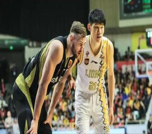 王哲林两双锁内线！上海险胜山东，24连胜冲冠路再进一步