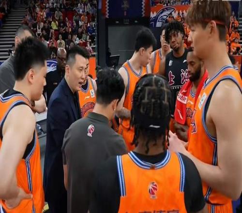 上海男篮险胜山东，张镇麟14分王哲林低迷高诗岩15+6陶汉林12+10