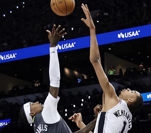 随着马刺大胜38分，尼克斯两连胜，NBA季后赛最新排名出炉！