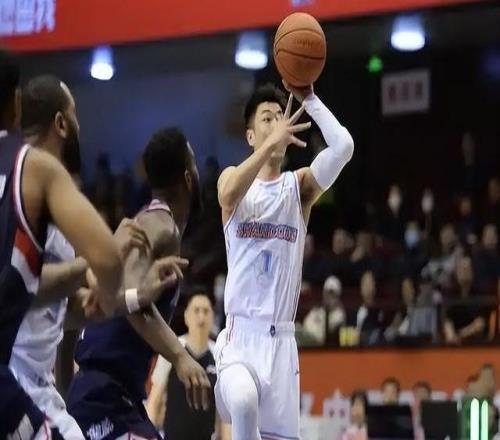 悬崖边！广东CBA季后赛首战折戟，徐杰救主难挽狂澜