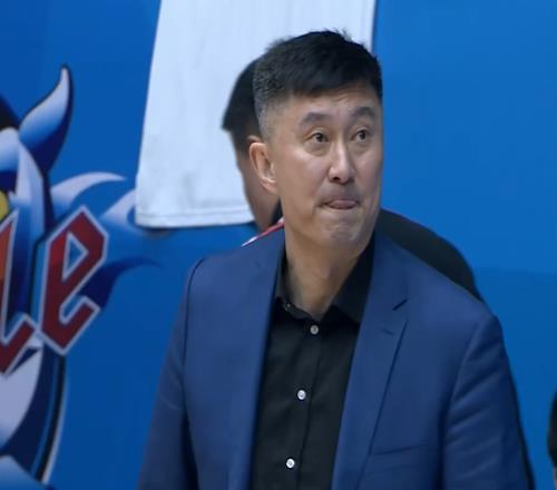 输给北京队8分！杜锋出现了4个错误，坑惨了广东队
