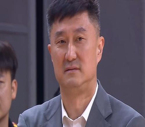 广东3消息！杜锋预言成真，胡明轩爆发难救主，张皓嘉杜润旺被批
