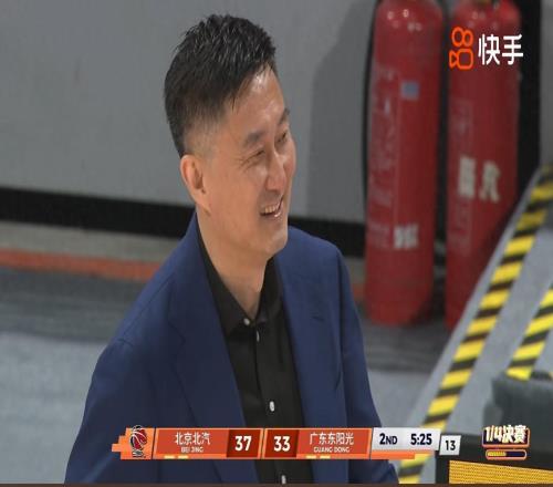 广东为何3分被投爆媒体人怒喷2人：他俩哪里能跟上曾凡博的腿脚
