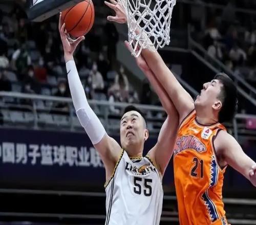 陶汉林拼到腿软！山东虽败犹荣，上海内线优势成取胜关键