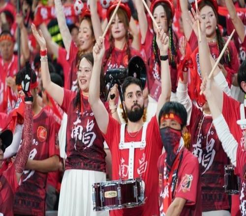 足球是最好的流量入口，五一假期全国超156万人次观赛，场均12224人！