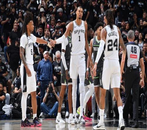马刺半场领先森林狼24分：文班14+9制霸福克斯卡斯尔合砍26分