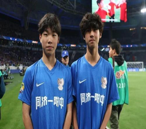 绿茵逐梦，国歌嘹亮！杨浦学子亮相中超赛场