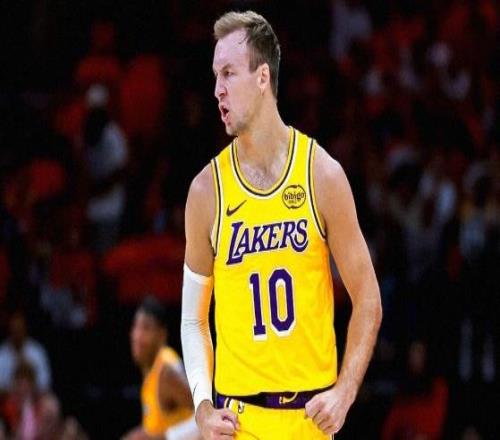 里夫斯31+6带不动艾顿7中1，詹姆斯造NBA神迹难救主，湖人02雷霆