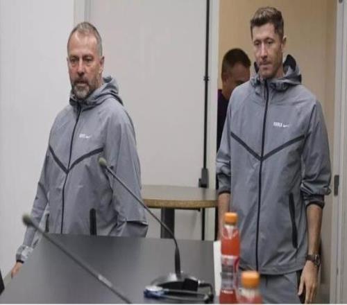 世体：莱万是否留下取决于弗里克的意见以及后者对自己的计划