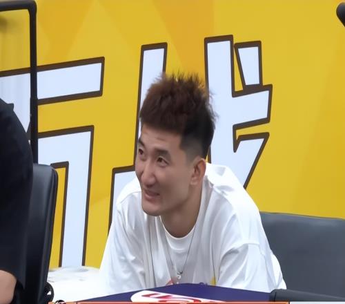 卫冕冠军爆冷输球，赛后听听苏群怎么说，点评一针见血