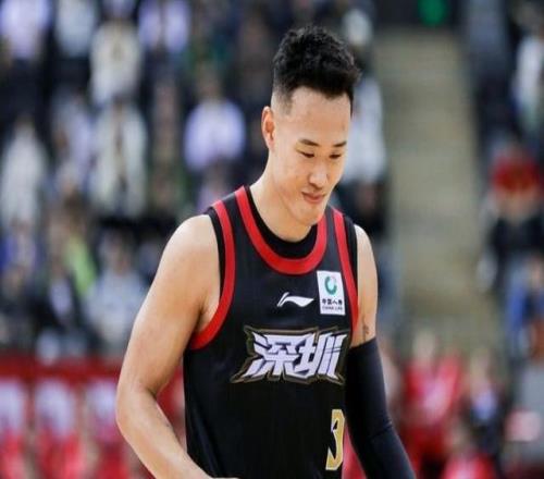 CBA季后赛贺希宁独得32分深圳先胜一场