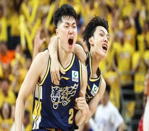 CBA男篮动态更新！广东男篮vs北京男篮，赛前带来广东男篮胡明轩、奎因、徐杰以及北京男篮赵睿最新消息