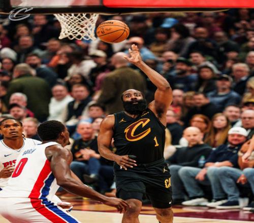 NBA今天没有比赛，联盟没想到湖人被横扫，骑士活塞被联盟针对